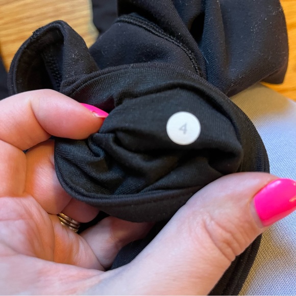 Lululemon black reversible leggings size 4 - Picture 5 of 5